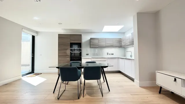 Patcham Terrace, Battersea, SW8, photo 1