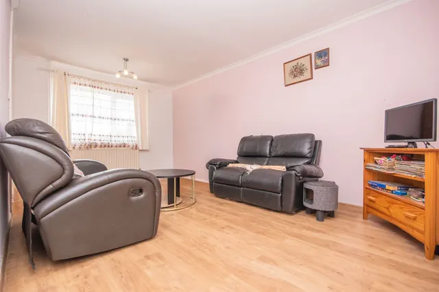 Alder Close, Kettering, NN14, photo 3