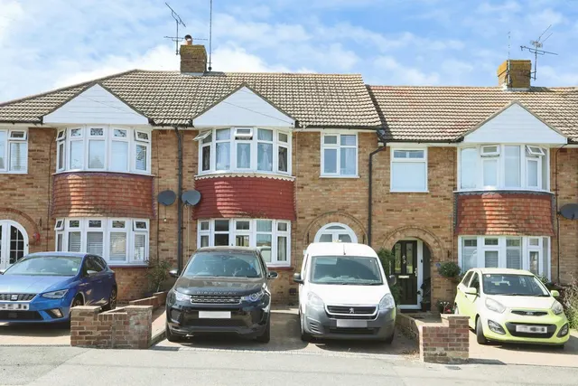 Suffolk Avenue, Rainham, Gillingham, Kent, ME8, photo 1