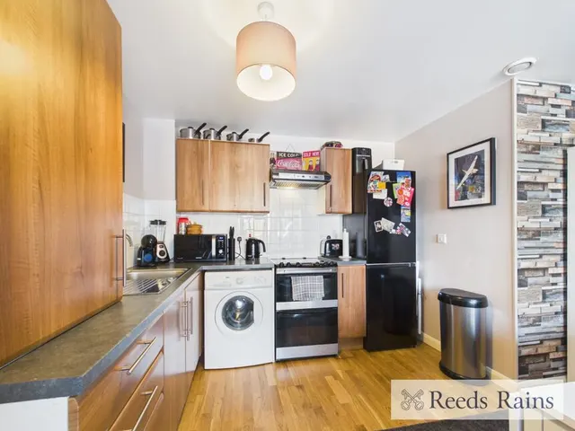 Photo 3 — Rainham Road South, Dagenham, RM10
