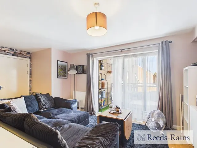 Photo 2 — Rainham Road South, Dagenham, RM10