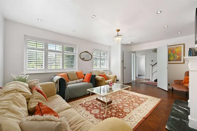 Photo 3 — York Close, Kings Langley, Hertfordshire, WD4 9HX