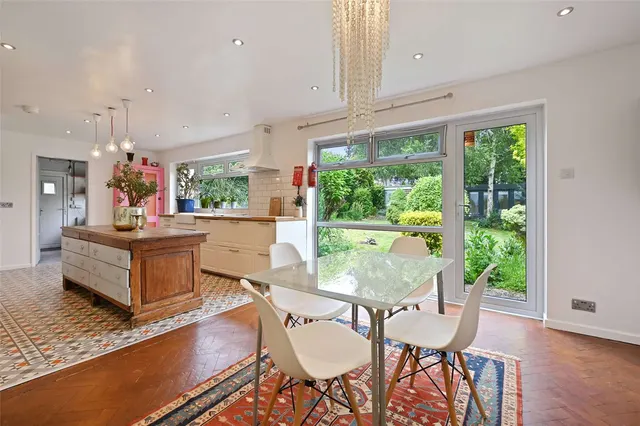 4 bedroom house — York Close, Kings Langley, Hertfordshire, WD4 9HX