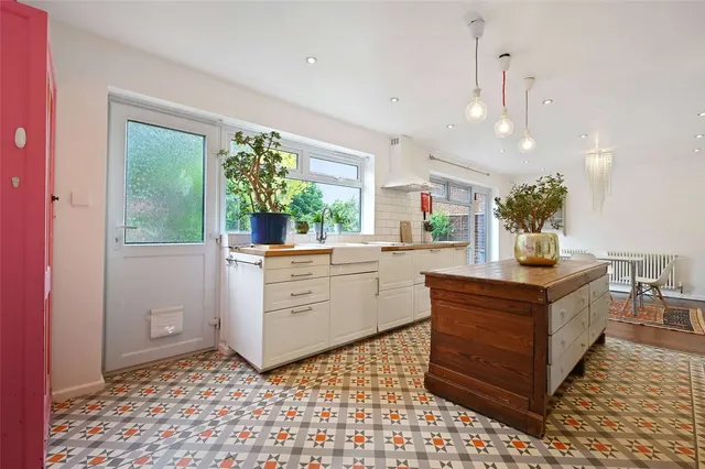Photo 2 — York Close, Kings Langley, Hertfordshire, WD4 9HX
