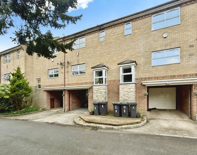 Wimborne Road, Bournemouth, photo 1