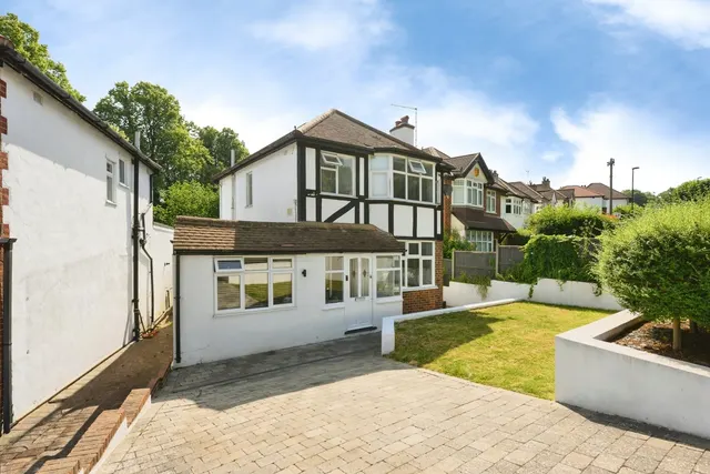Roke Road, Kenley, CR8, photo 1