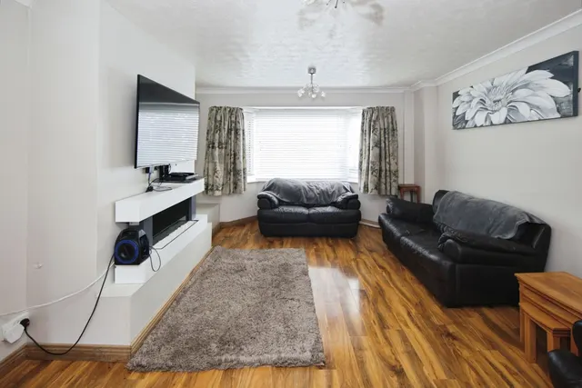 Photo 2 — Oaklands, Curdworth, Sutton Coldfield, Warwickshire, B76