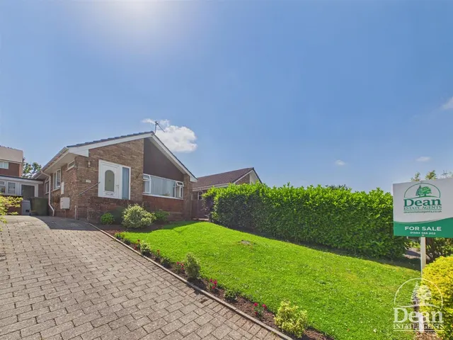 Lakeside Avenue, Lydney, photo 1