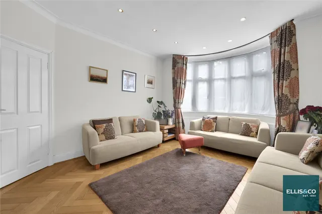 Tenterden Drive, Hendon, NW4, photo 3