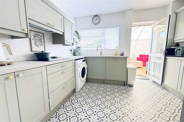 Photo 3 — Cheyne Way, Farnborough, Hampshire, GU14 8SE