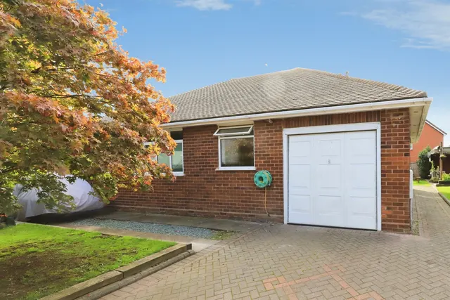 Eliot Croft, Bilston, WV14, photo 1