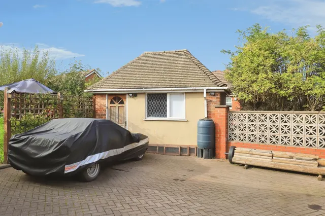 Eliot Croft, Bilston, WV14, photo 2