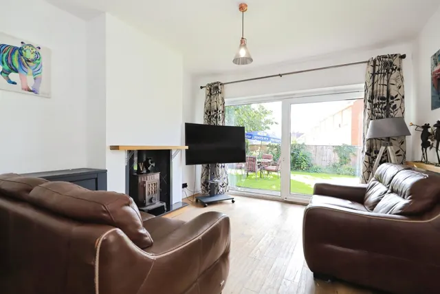 Eliot Croft, Bilston, WV14, photo 3