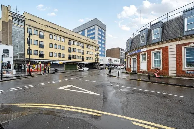 High Street, Slough, SL1, photo 1
