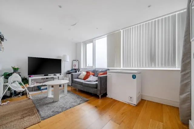 High Street, Slough, SL1, photo 2