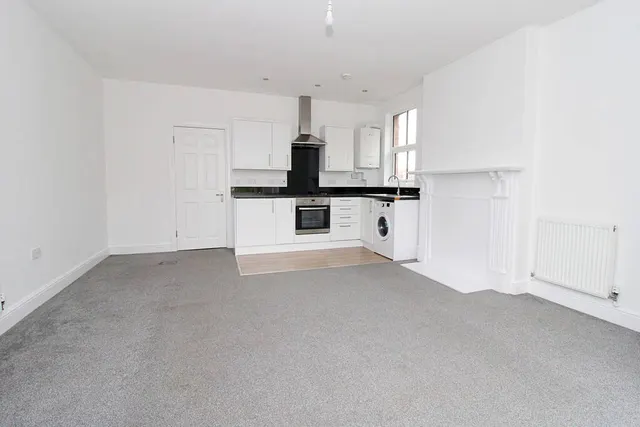 Photo 3 — Dominic Apartments, Newbold Road, Rugby, CV21 2LQ