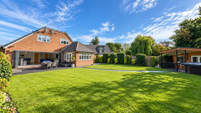 Winmarith Drive, Hale Barns, WA15, photo 2