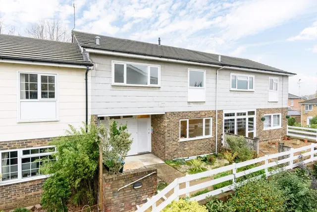 Angas Court, Weybridge KT13 9BB, photo 1
