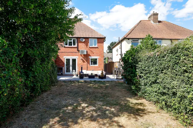 Silverlea Gardens, Horley, RH6, photo 2