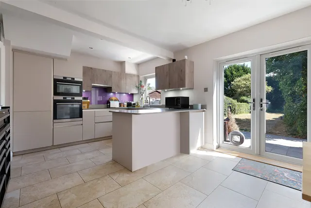 Silverlea Gardens, Horley, RH6, photo 1