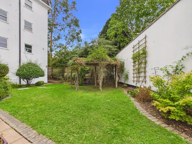 Photo 2 — Flat 5, Christchurch Court, 77 Christchurch Road, Cheltenham, GL50 2PZ