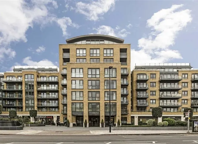 Kew Bridge Road, Brentford, TW8, photo 1