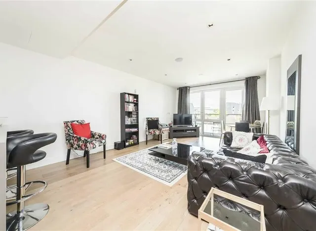 Photo 2 — Kew Bridge Road, Brentford, TW8