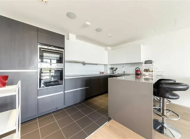 Photo 3 — Kew Bridge Road, Brentford, TW8