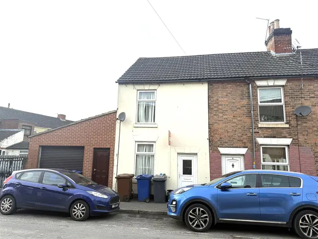 Victoria Crescent, Burton upon Trent, DE14, photo 1