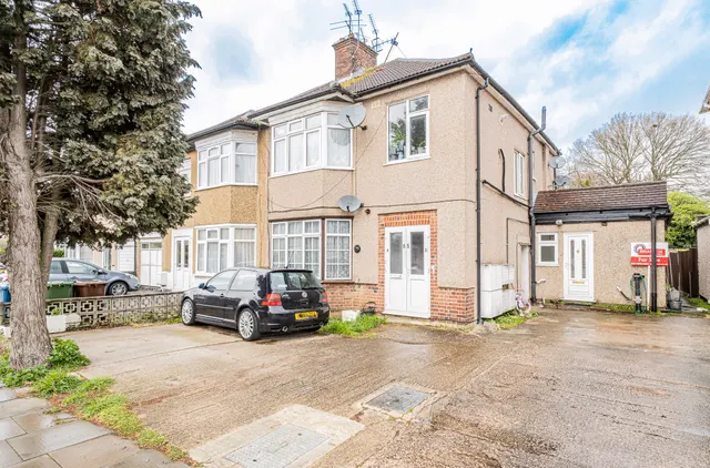 Pinner Park Avenue, Harrow, HA2, photo 1
