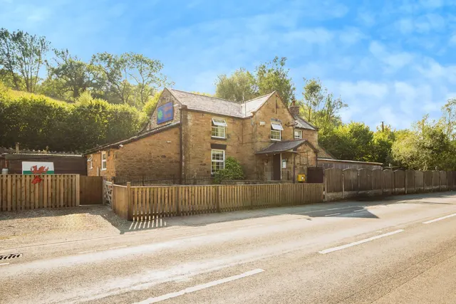 Denbigh Road, Hendre, CH7, photo 1