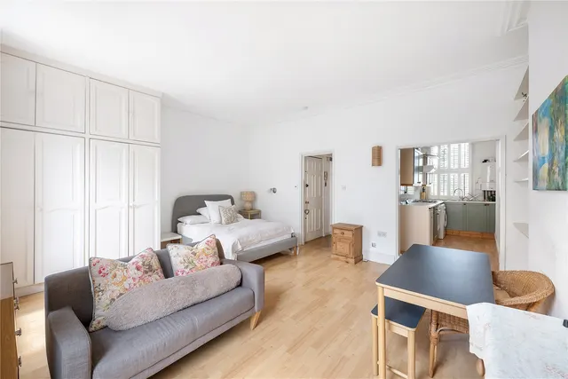 Photo 2 — Battersea Park Road, Battersea, SW11