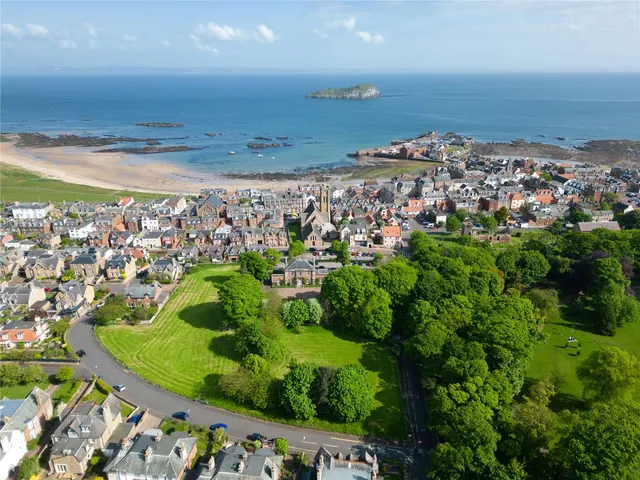 Photo 2 — The Glebe House, 4 Law Road, North Berwick, East Lothian, EH39 4PL
