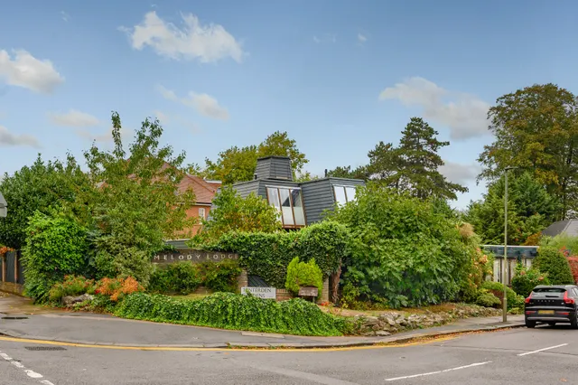 London, NW4, photo 1