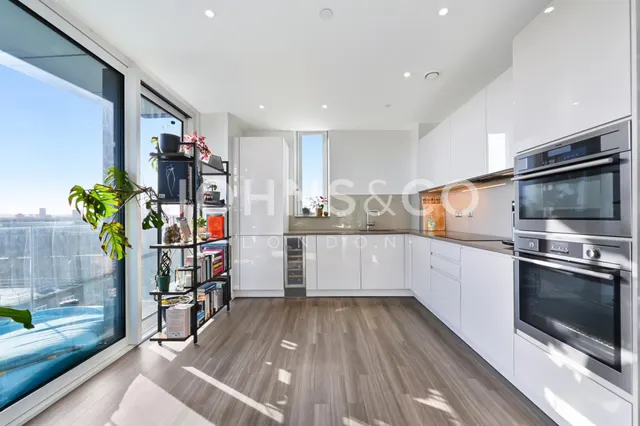 Pinto Tower, Nine Elms Point, SW8, photo 1