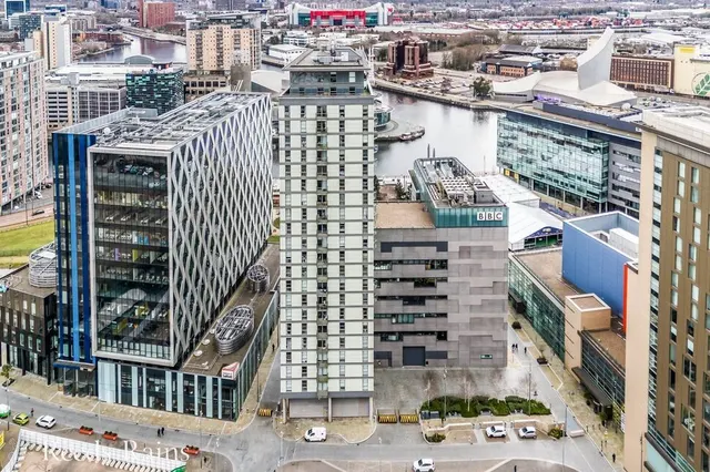 Pink, Media City UK, Salford, M50, photo 1