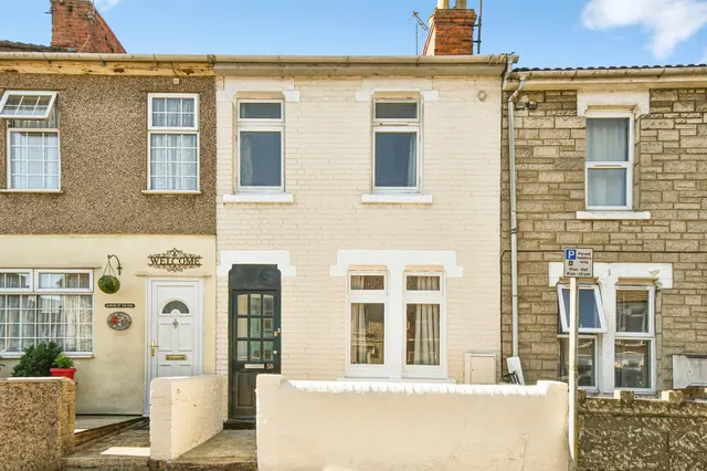 Crombey Street, Swindon, photo 1
