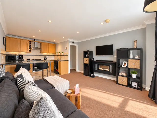 Cromwell Avenue, Reddish, SK5, photo 2