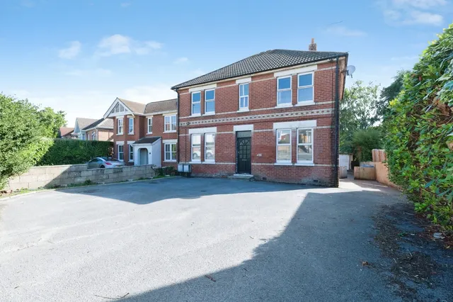 Alder Road, Branksome, BH12, photo 1