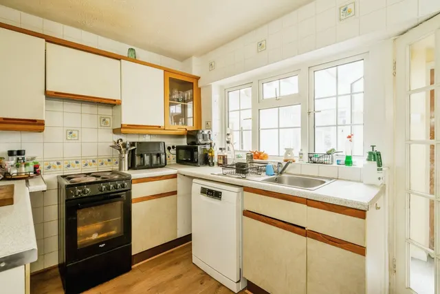 Church Lane, South Bersted, PO22, photo 3