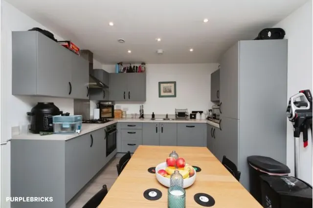 Moorfield Place, Farnborough, GU14, photo 3