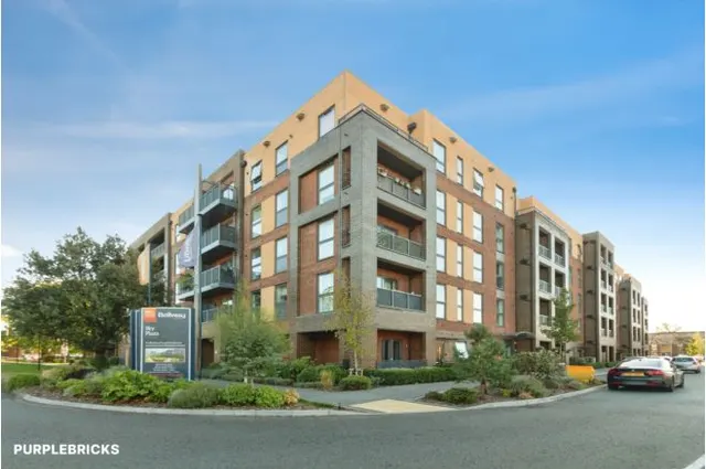 Moorfield Place, Farnborough, GU14, photo 1