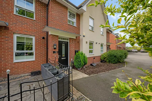 Liverpool Road, Widnes, Widnes, WA8 7AN, photo 1
