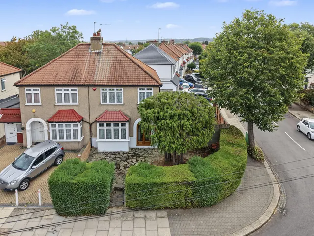 Carterhatch Road, Enfield, EN3, photo 1