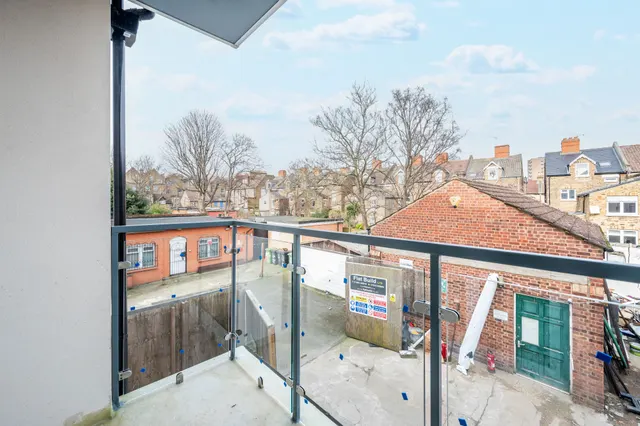 Flat 3 Priory House, 19-21 Brownhill Road, London, photo 1