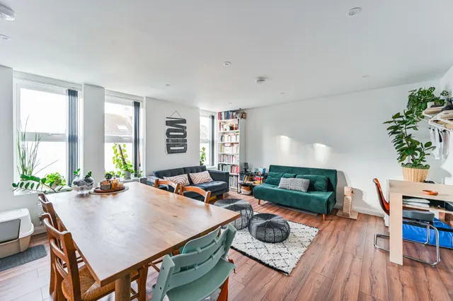 Photo 2 — Flat 3 Priory House, 19-21 Brownhill Road, London
