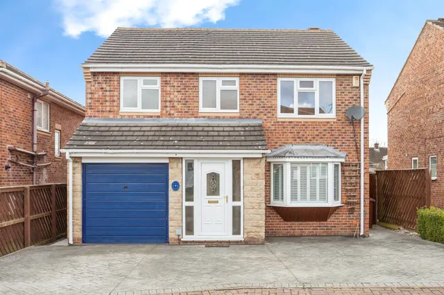 Rishworth Close, Wrenthorpe, Wakefield, photo 1