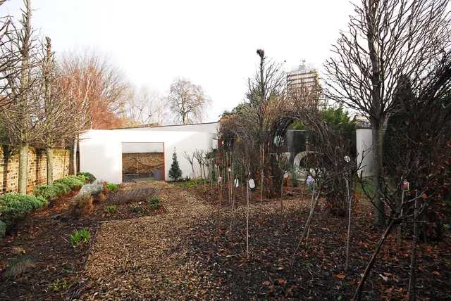 Photo 3 — 104a Fentiman Road, London