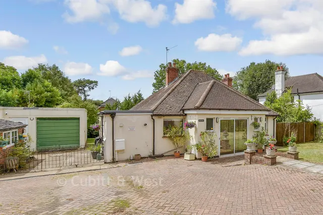 Ermyn Way, Leatherhead, KT22, photo 1