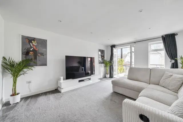 Beacon Crescent, Hindhead, GU26, photo 3
